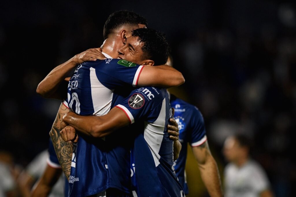 Cartaginés clasificado Copa Centroamericana jugadores celebran goleada histórica