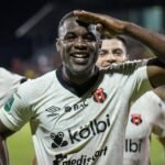¿Joel Campbell cambia el rojo y negro por el rojo y amarillo?