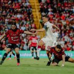 Clásico caliente y polémico: Saprissa golpea primero y deja a Alajuelense al borde del fracaso
