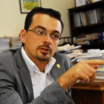 Villalta bajo cuestionamiento por aparente contradicción en debate sobre mociones